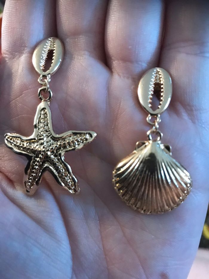 Boucle d’oreille dore coquillage etoile de mer