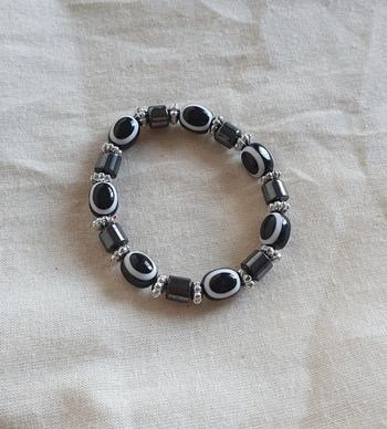 Bracelet élastique perles noires et blanches