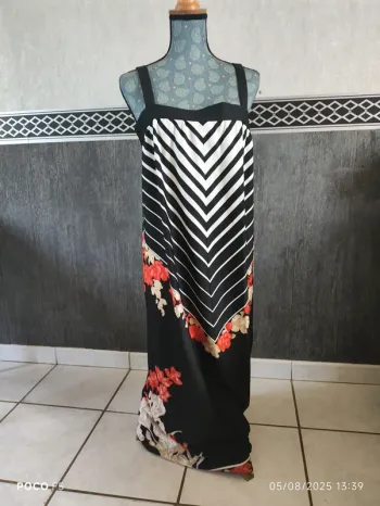 Robe bretelle noir fleur 44