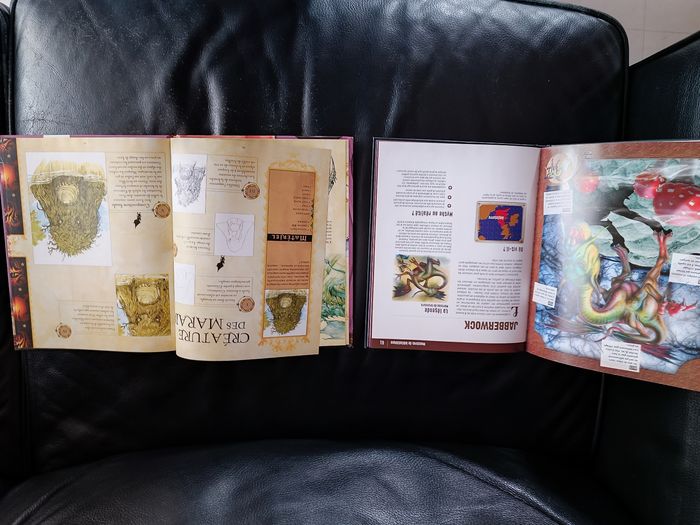 Deux livres monstres et créatures et - photo numéro 2