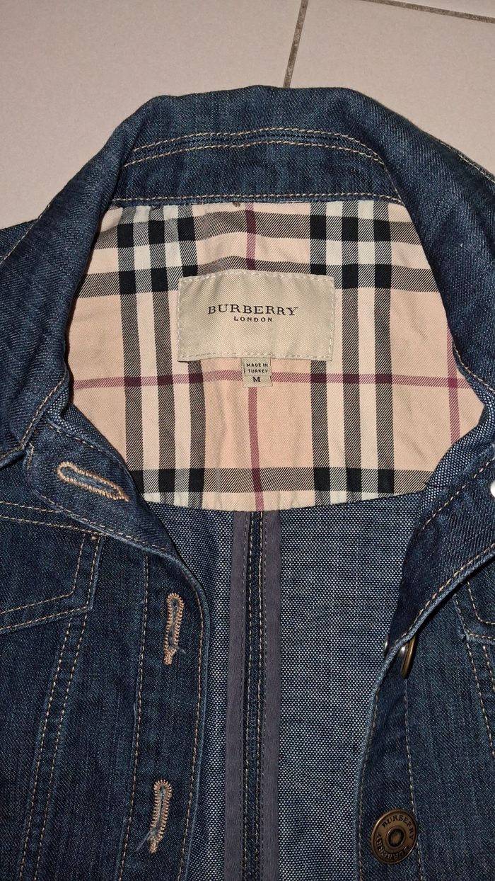 Veste Burberry. Jean bleu. M - photo numéro 2