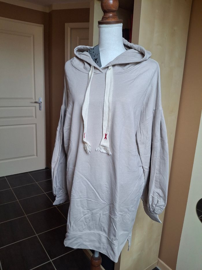Sweat long capuche beige neuf étiqueté