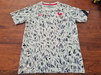 T-shirt foot