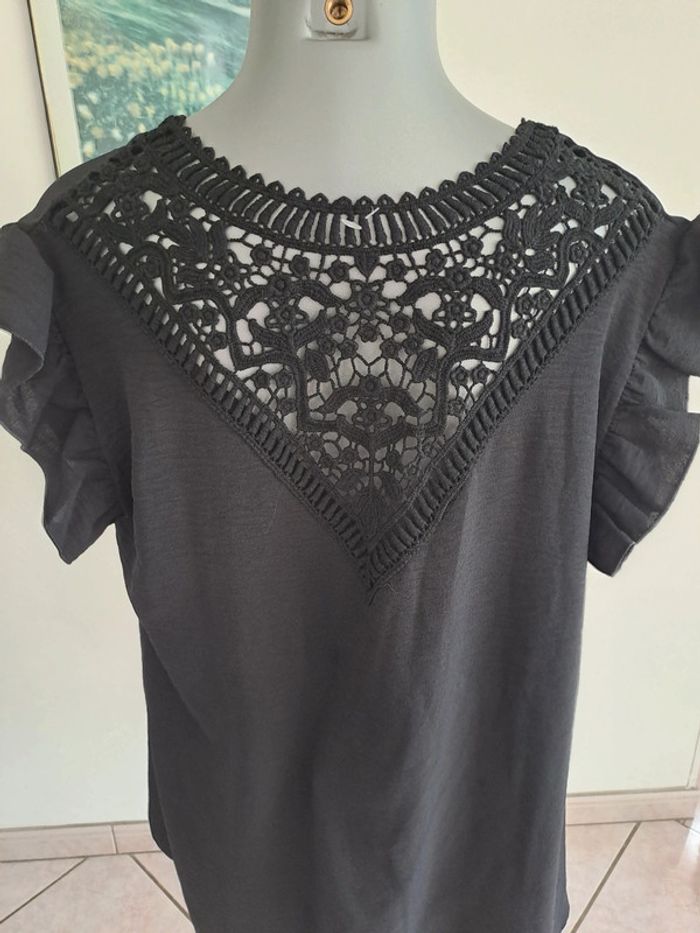 Tee-shirt dentelle noir grande taille - photo numéro 2