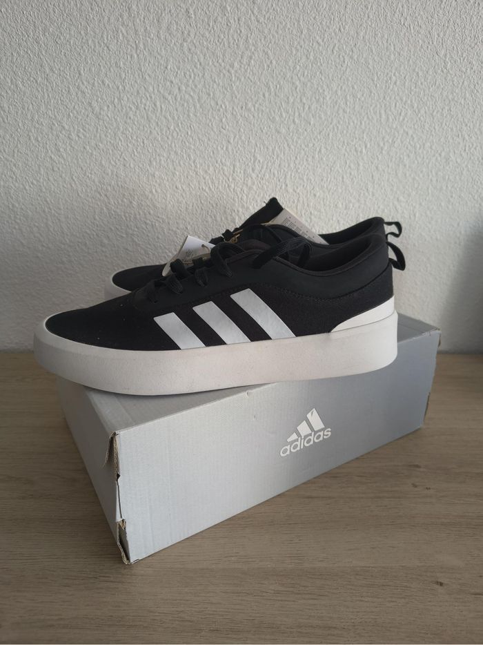 Chaussures baskets sneakers Adidas basse Homme FUTUREVULC noir blanche neuves taille 46 - photo numéro 7