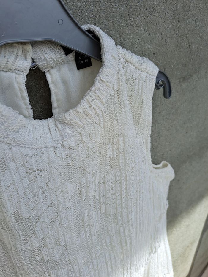 Haut blanc en dentelle - photo numéro 2