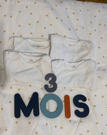 Lot de bodies MC 3 mois