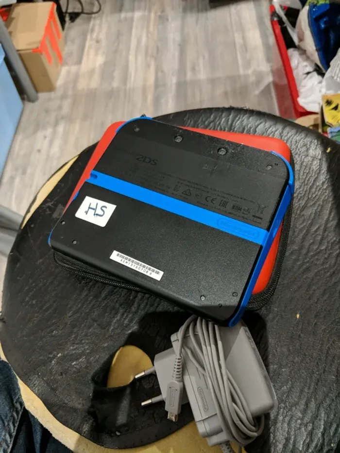 Nintendo 2Ds Bleu et Noir HS + housse et chargeur - photo numéro 5