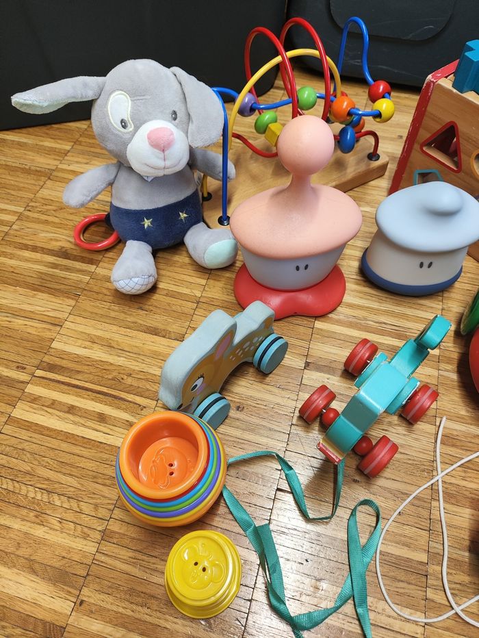 Lot jeu jouets eveil bébé enfant dont veilleuses motricité dextérité activité boulier forme géométrie bois doudou musical - beaba kidilou mikey ouaps pieuvre malice gobelet 1er premier age - photo numéro 4