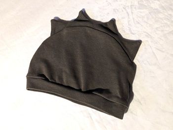 Bonnet Vert Kaki Pointes Dessus Bandeau Inférieur Elastique Vêtement Accessoire Petits Enfants Bébés