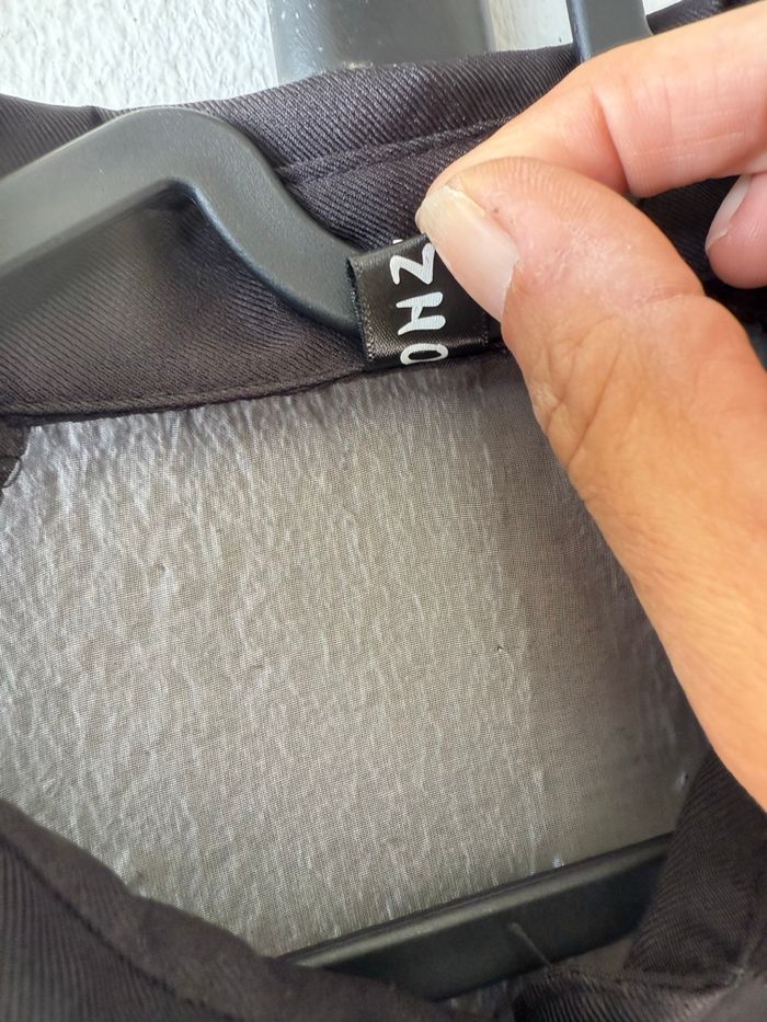 Petite robe noire fluide légère transparence manches et décolleté - photo numéro 6