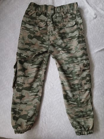 Pantalon motif camouflé