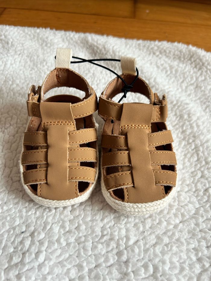 Petites sandales taille 1/6 mois