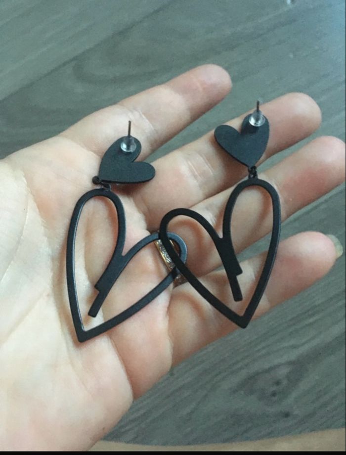 Boucles d’oreilles pendantes NEUVES pour femme, en forme de cœurs 🖤 couleur noir - photo numéro 7