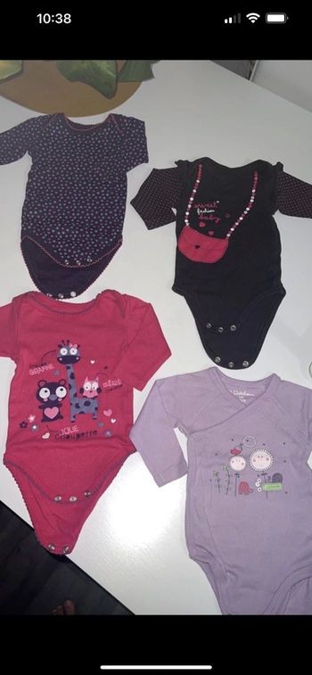Lot de 4 bodies manche longue taille 6 mois