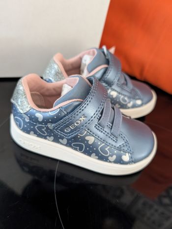 Chaussures fille. Taille 20. Neuf. Geox