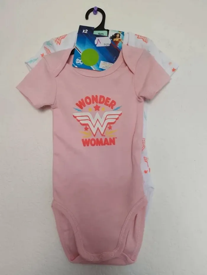lot de 2 bodys NEUF pour bébé fille 9 mois