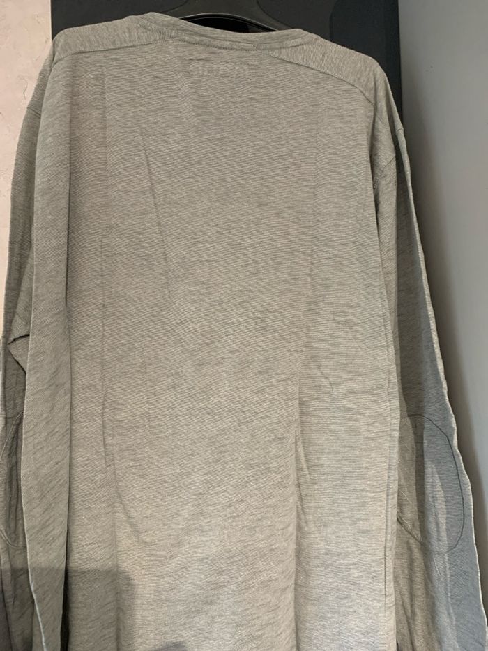 T shirt gris - photo numéro 2