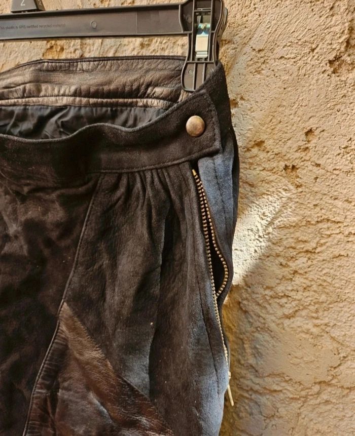 Jupe similicuir et velours forme crayon noir - photo numéro 4