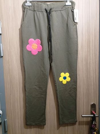 Pantalon décontracté kaki avec fleurs