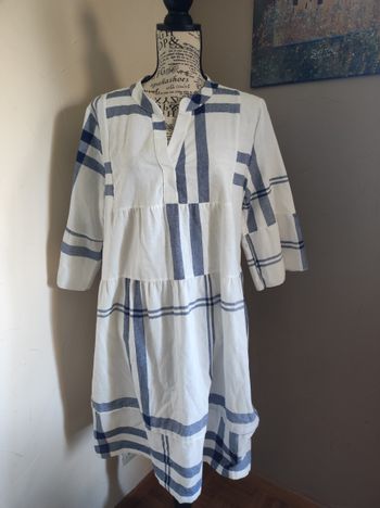 Robe en lin oversize blanche rayée marine