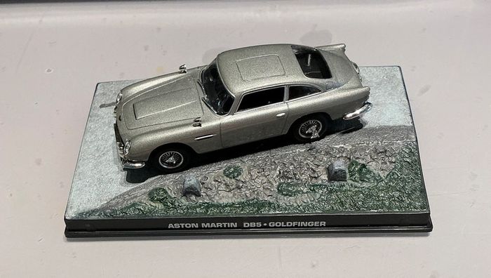 Voiture miniature James Bond - photo numéro 2