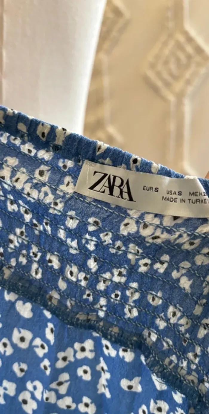 Robe courte fleurie bleu ciel Zara – S – effet satin - photo numéro 7