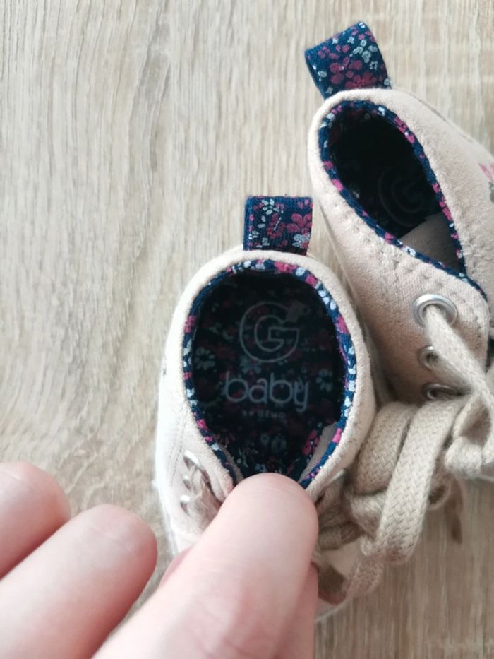 Chaussures tissus beiges fleurs - photo numéro 3