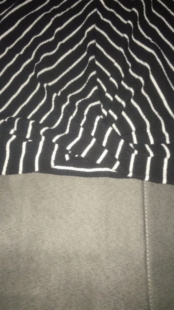 Tee-shirt à ligne croisée sur le devant - photo numéro 2