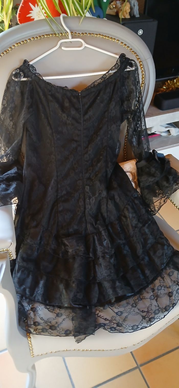 Robe noire dentelle et noeuds 38/40