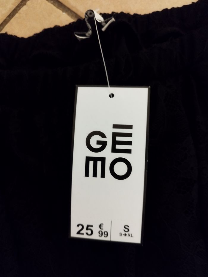 Jupe noire - photo numéro 2