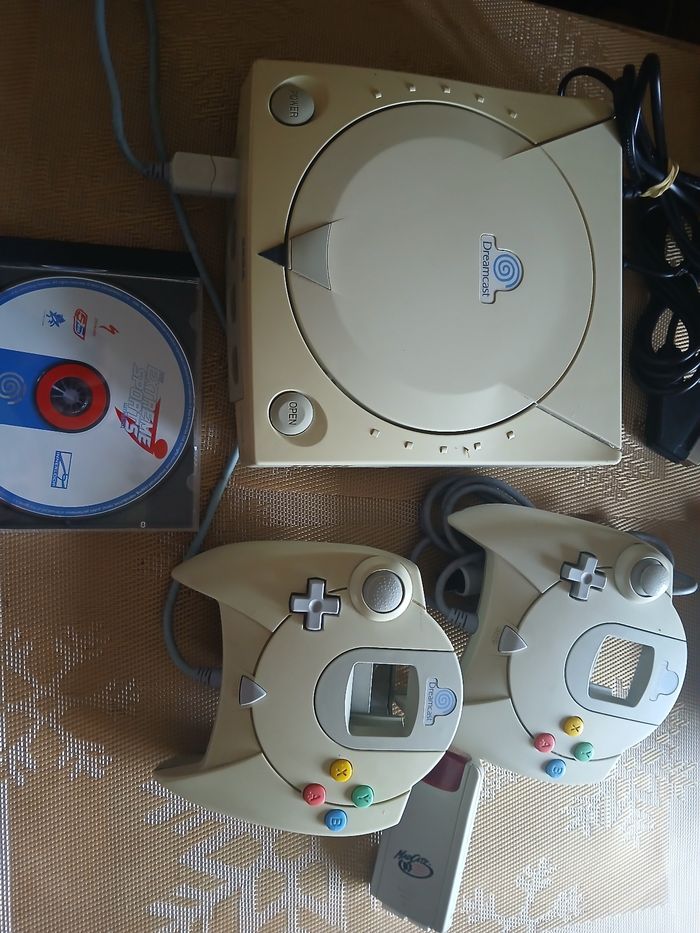 Console Sega Dreamcast avec 1 jeu