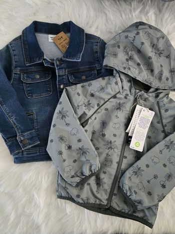 NEUVES (NON PORTÉES)😍😍😍😍💙 ⚘️⚘️superbe   lot  de deux vestes en jeans et coupe vent 36 mois garçon⚘️⚘️💙