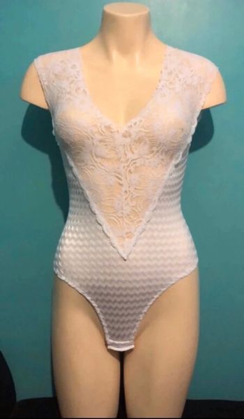 Body femme blanc avec dentelle 🌺 taille 36 neuf sans étiquette