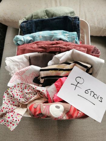 Lot de 21 vêtements enfant fille taille 6 mois