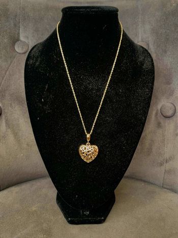 Collier chaine pendentif coeur dentelle plaque or