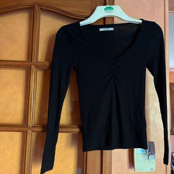 Haut noir pull and bear