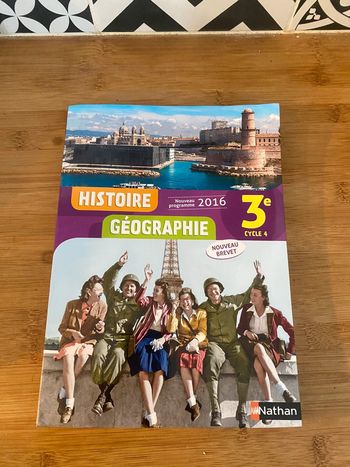 Manuel scolaire livre histoire géographie 3e