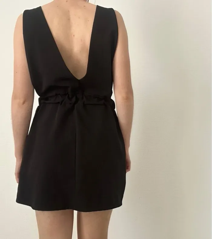 Robe noir en excellent état - photo numéro 4