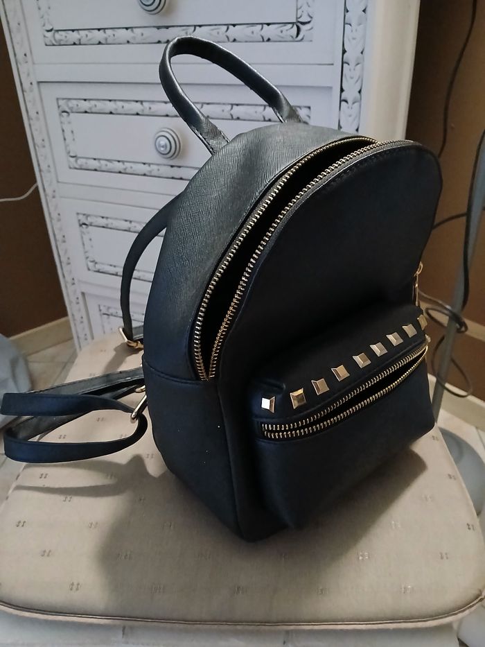 Joli sac à dos noir. - photo numéro 2