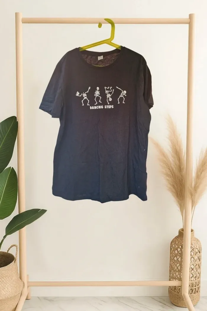 T-shirt noir • Squelettes