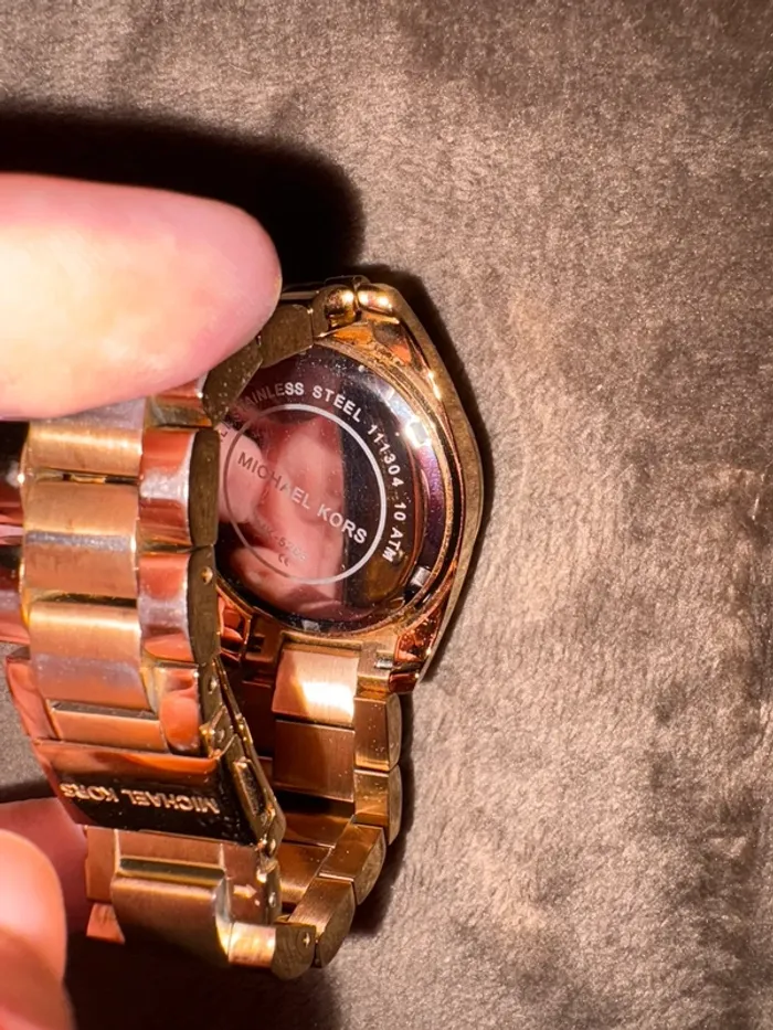 Montre Michael Kors. Rose doré en bon état - photo numéro 5
