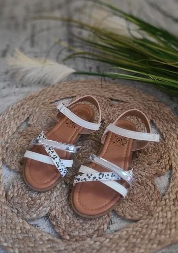 Sandale taille 28/29 neuve