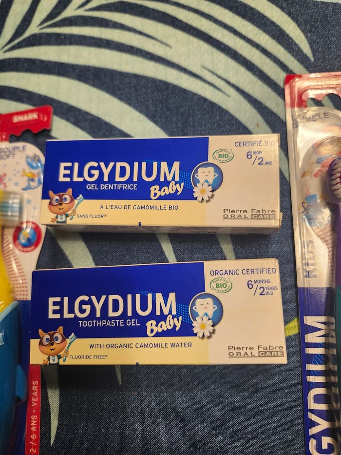 Lot brosses a dents dentifrice elgydium enfant bébé 2 ans - photo numéro 2