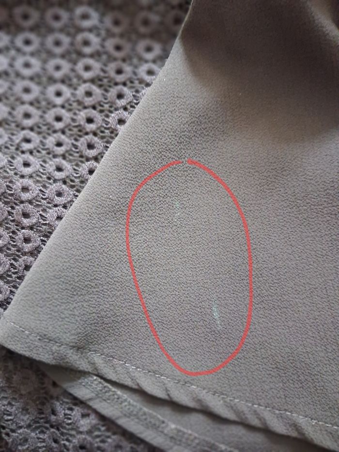 Blouse noire fluide avec le devant en dentelle ajourée - photo numéro 6