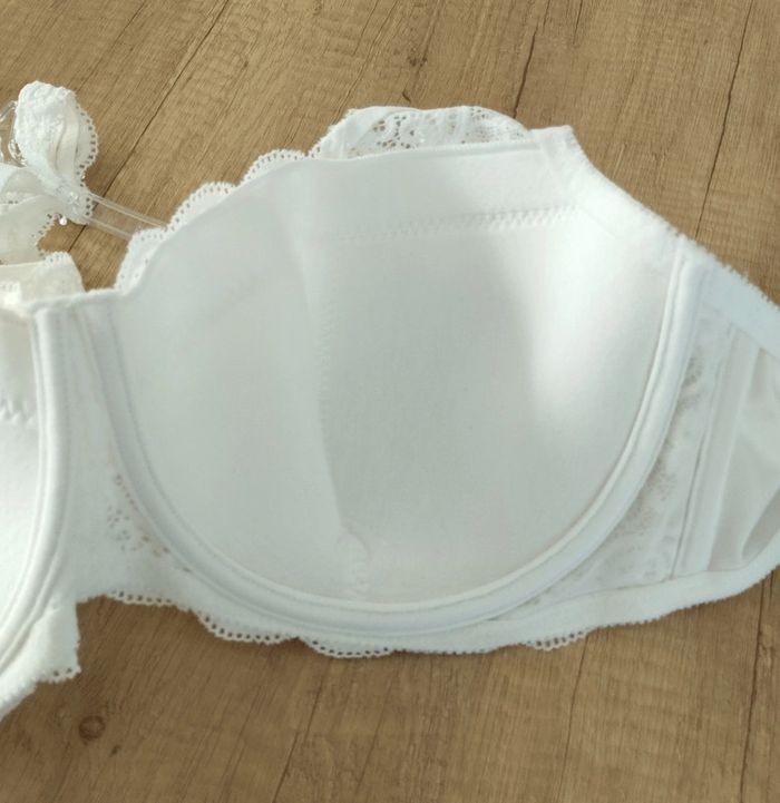 Soutien-gorge corbeille doublé dentelle blanc taille 90G Triumph - photo numéro 4
