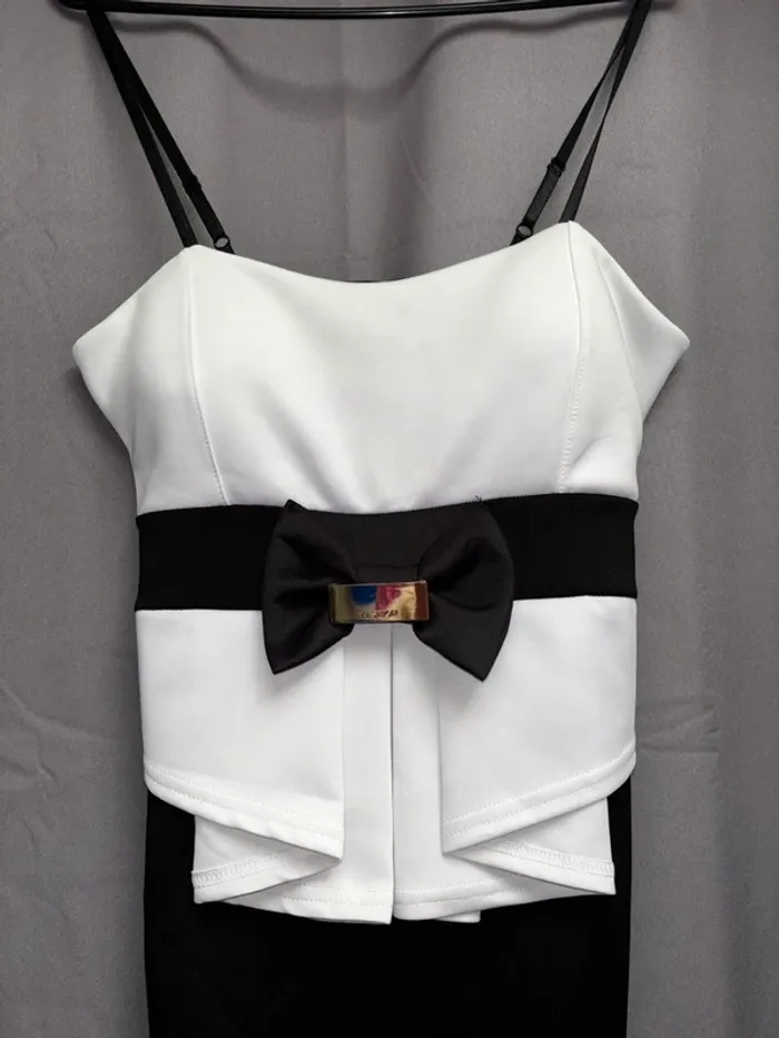 Robe courte blanche et noir, robe moulante taille unique (taille 36, 38, 40, 42) - photo numéro 2