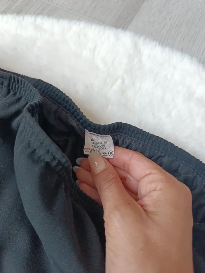 Jupe noire élastiquée taille 42 (midi, confortable) - photo numéro 4