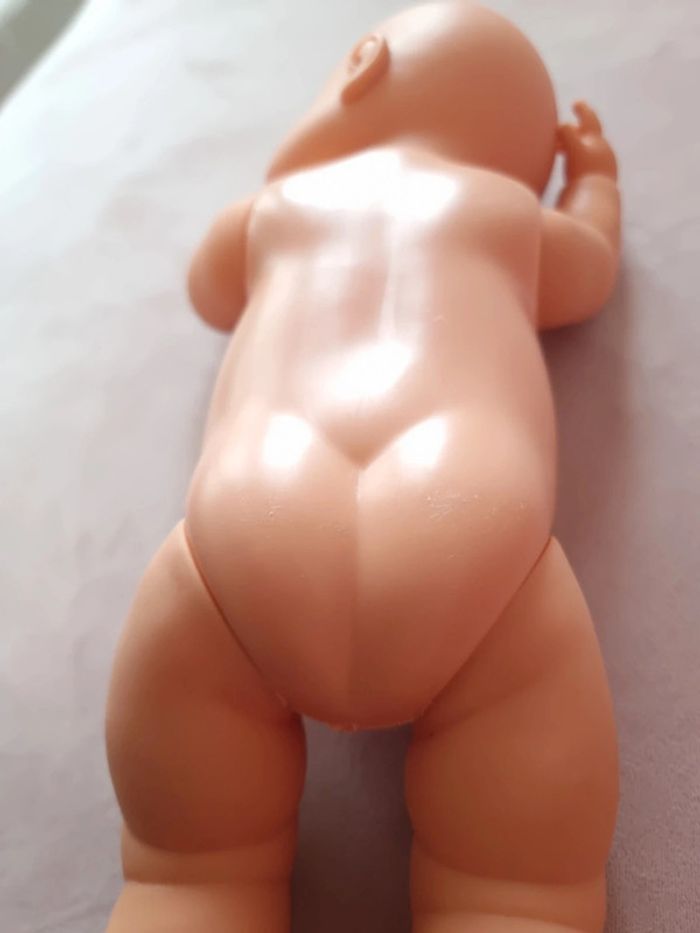 Poupon tout plastique - photo numéro 4