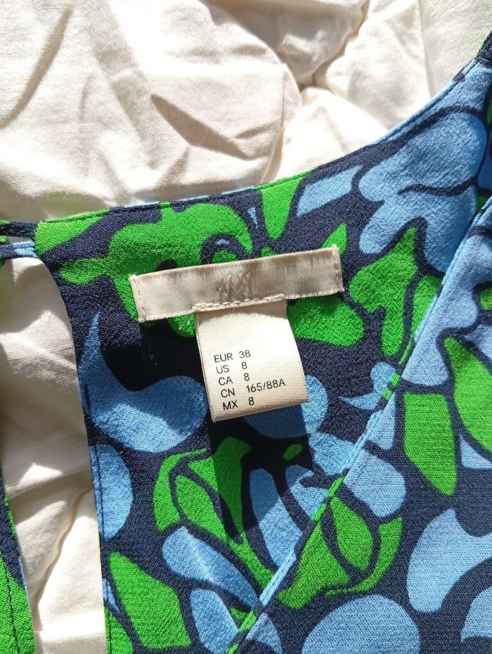 Robe H&M taille 38 - photo numéro 3